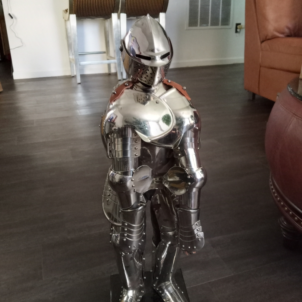 Robot/ statue does not movd